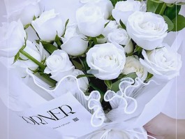 白玫瑰代表什么(男人送的白玫瑰代表什么)