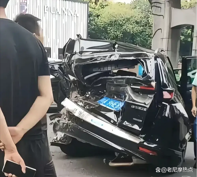 轿车闹市倒开(轿车闹市倒开会怎么样) 轿车闹市倒开(轿车闹市倒开会怎么样)