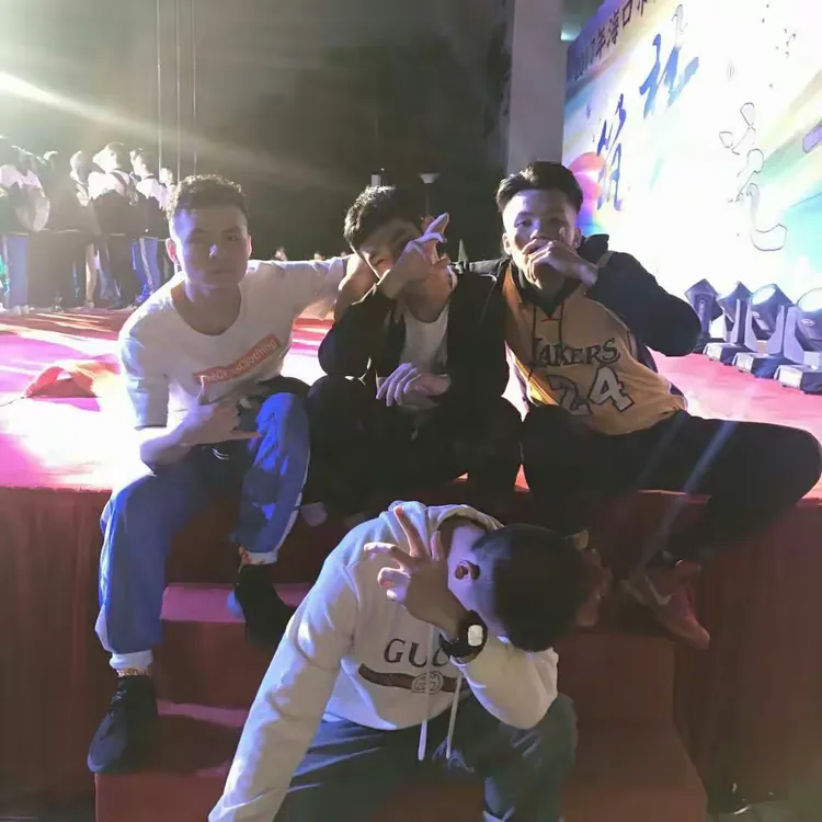三年二班歌词(吴亦凡三年二班歌词) 三年二班歌词(吴亦凡三年二班歌词)